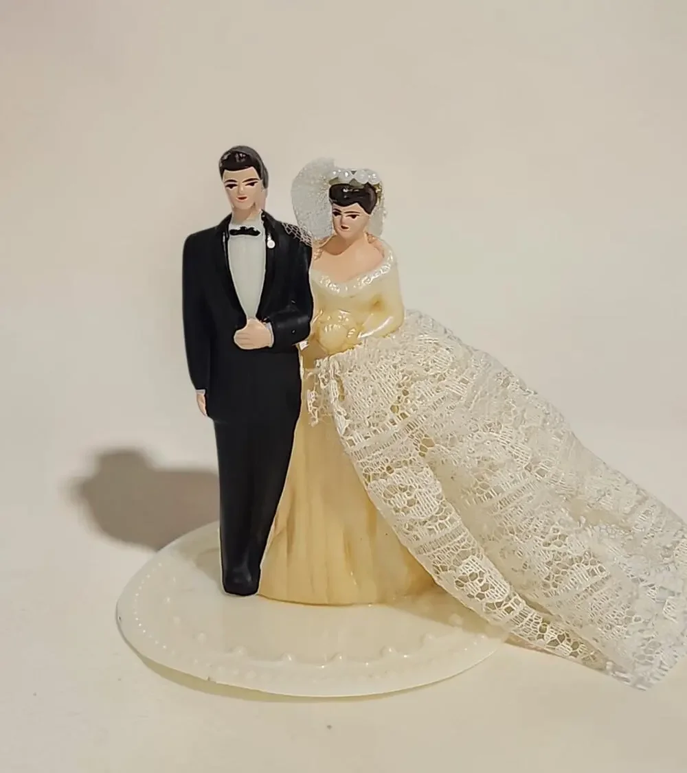 Vintage Bride Groom Wedding Cake Topper Lace Veil 50s 60s Retro Coquette